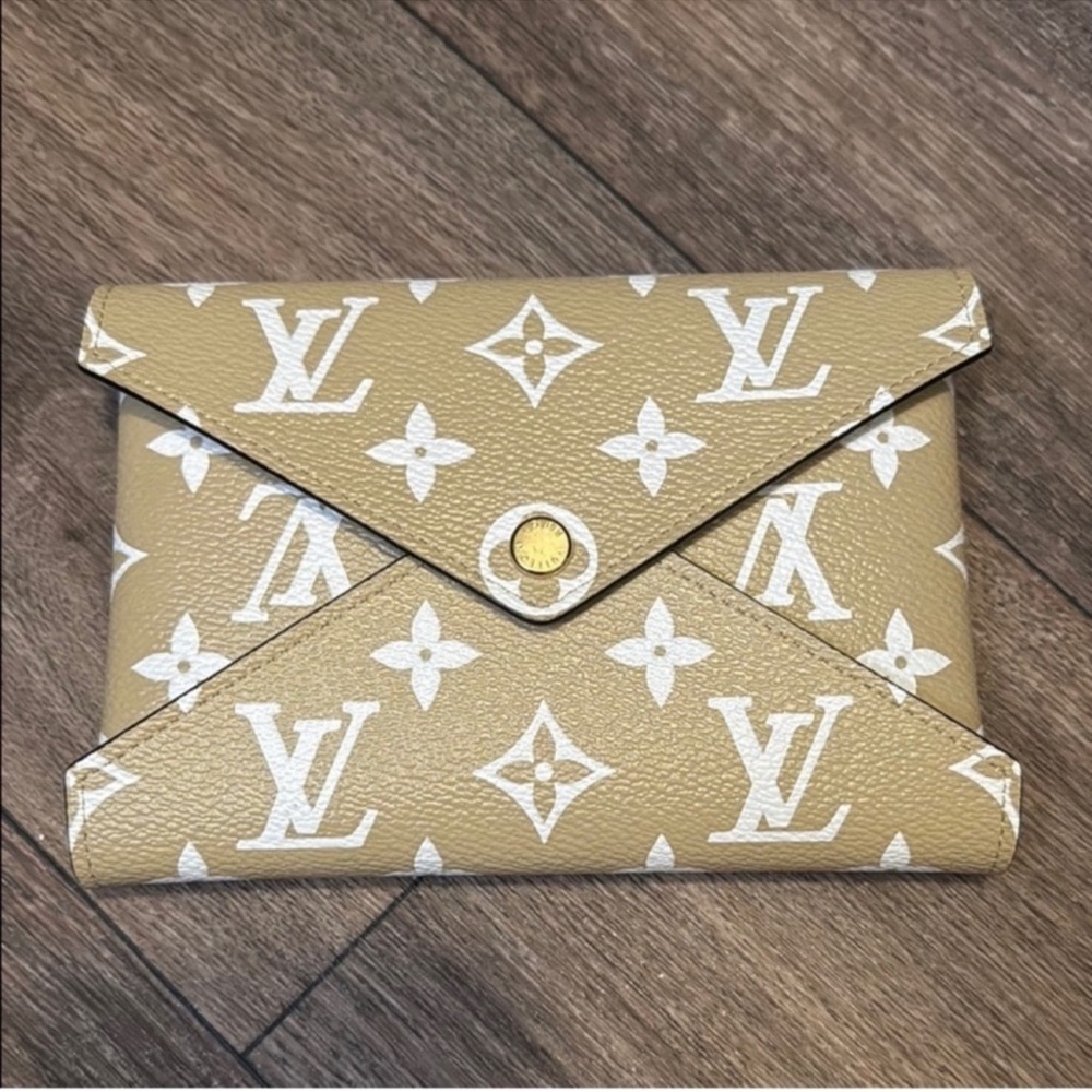 Louis Vuitton Beige Kirigami Monogram Giant Medium Pochette Limited Edition